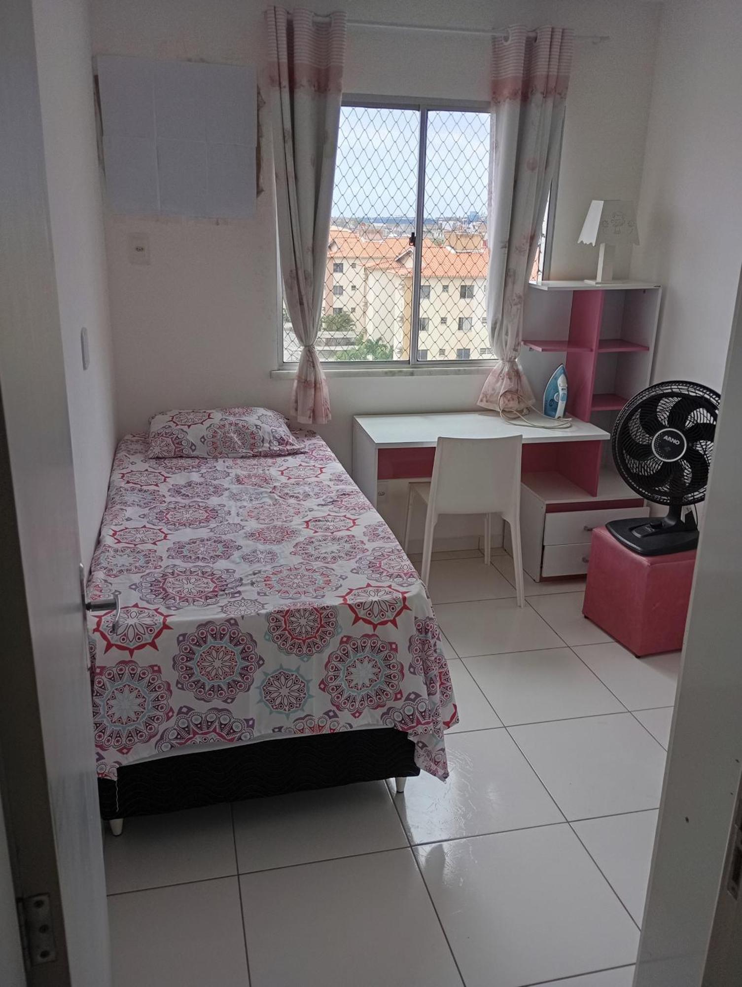 Bem Centralizado E Aconchegante Em Apartamento